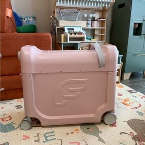 Stokke Kids Bed Box Ride On Suitcase - Pink